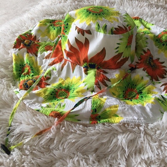 Folding wide brim hat huge white yellow sun flower - Picture 3 of 6